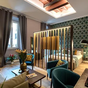 Tree Charme Parliament Boutique Rome
